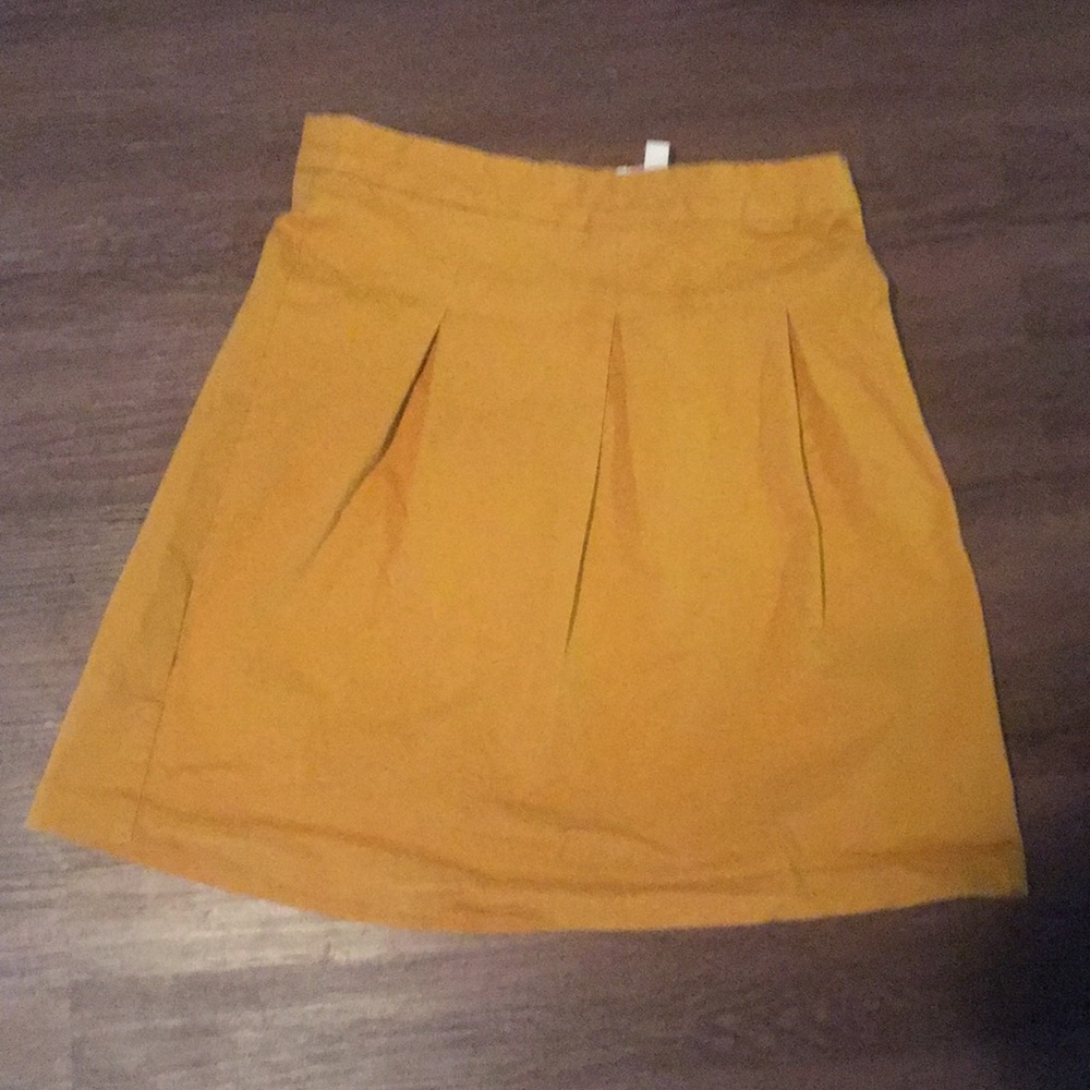 Yellow skirt!
